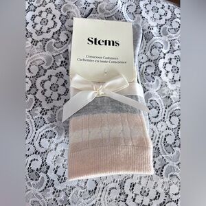 Stems Cashmere Socks in Soft Pink